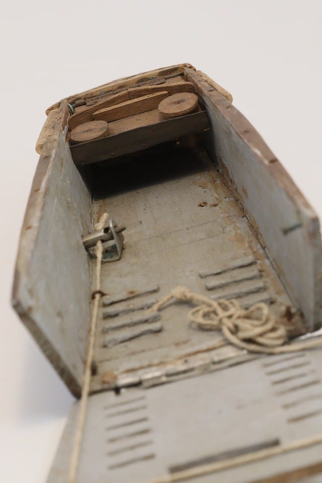 Barge de débarquement type LCVP bois art populaire avec soldat Elastolin — Foto 5