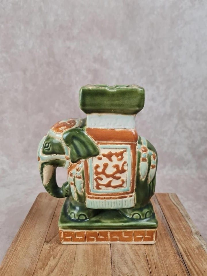 Cendrier éléphant en céramique émaillée vert et ocre – style asiatique vintage — foto 7