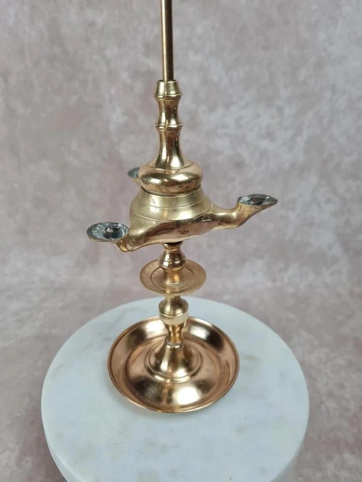 Ancien bougeoir / lampe à huile en laiton — foto 5