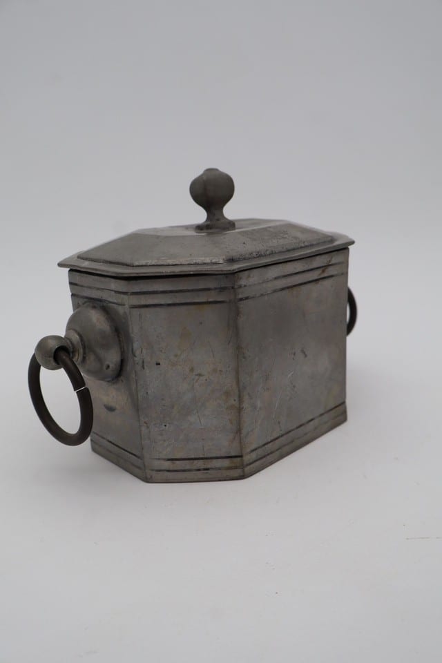 Boîte en étain avec couvercle - vintage — photo 4