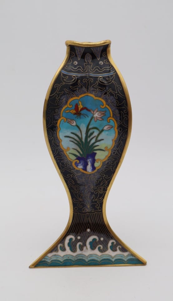 Vase asiatique en émaux cloisonnés – décor floral et oiseaux – fond noir — photo 8