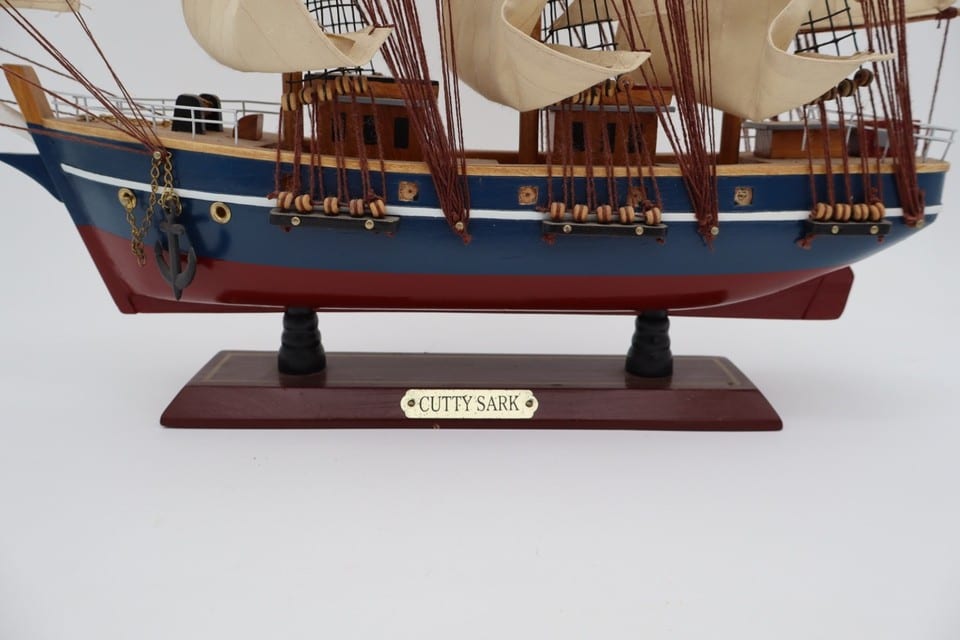 Maquette voilier "Cutty Sark" sur socle en bois — photo 7