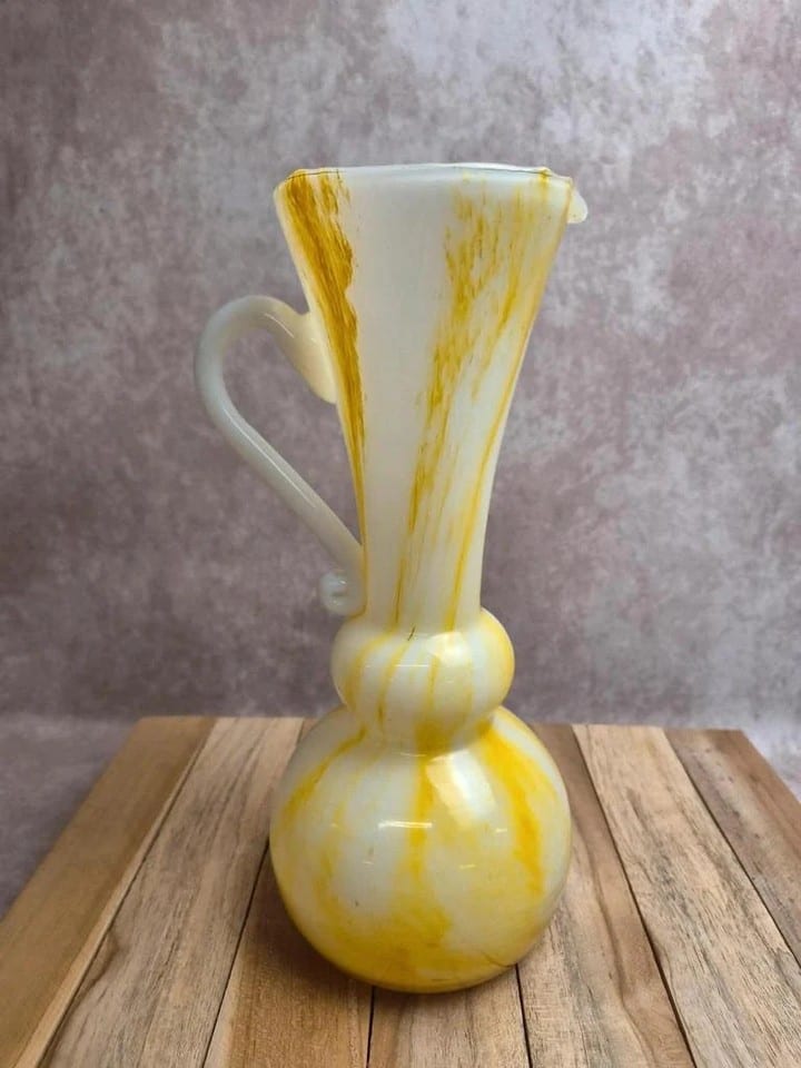 Grand pichet aiguière en verre soufflé italien jaune et blanc – années 60/70 — photo 3