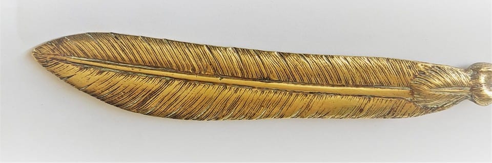 Ancien Coupe Papier ouvre lettres en bronze Plume et patte de poule long 24.5 cm — photo 4
