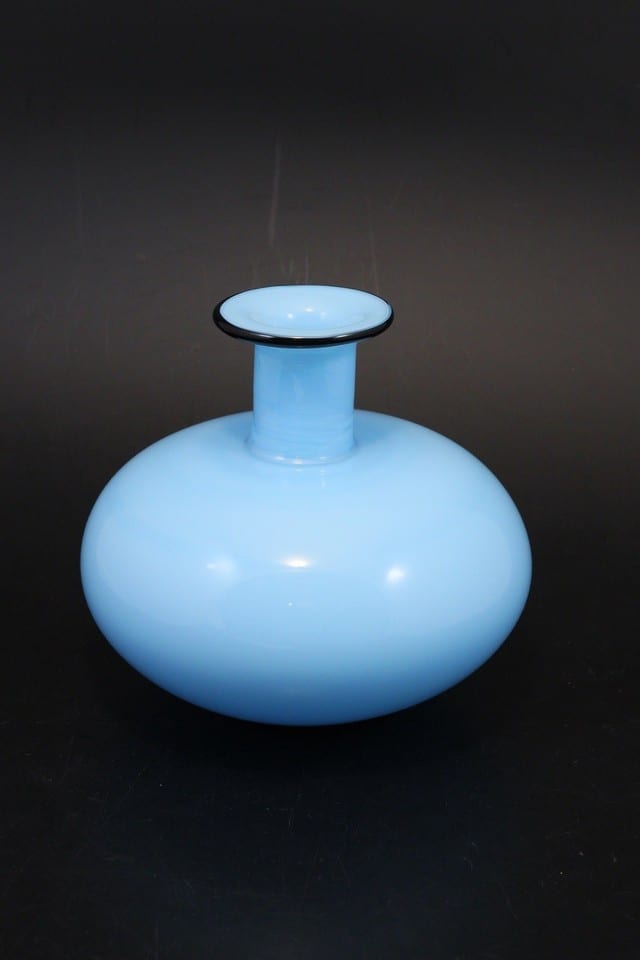 Vase verre bleu ciel et noir Murano Venini vintage glass Venise design — Foto 2