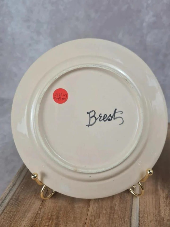Lot de 2 petites assiettes faïence bretonne – décor personnages – signées Brest — foto 6