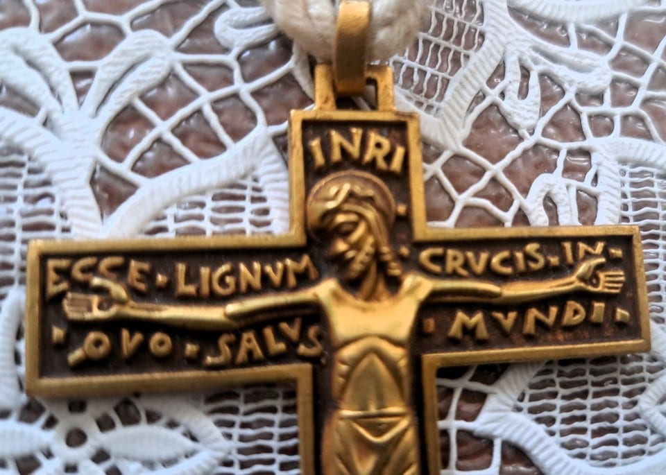 Crucifix religieux moderniste bronze croix pectorale Art Déco — photo 2