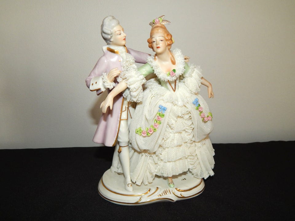 ANCIENNE SCULPTURE en PORCELAINE SAXE DRESDEN Danseurs Signée E.Bohne Fils ?