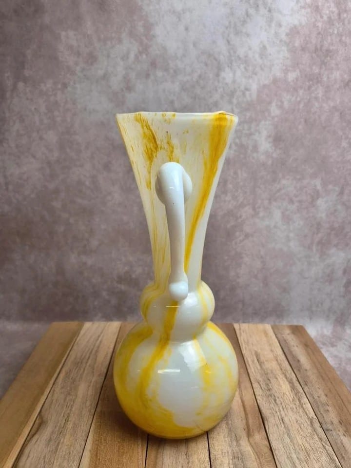 Grand pichet aiguière en verre soufflé italien jaune et blanc – années 60/70 — photo 4