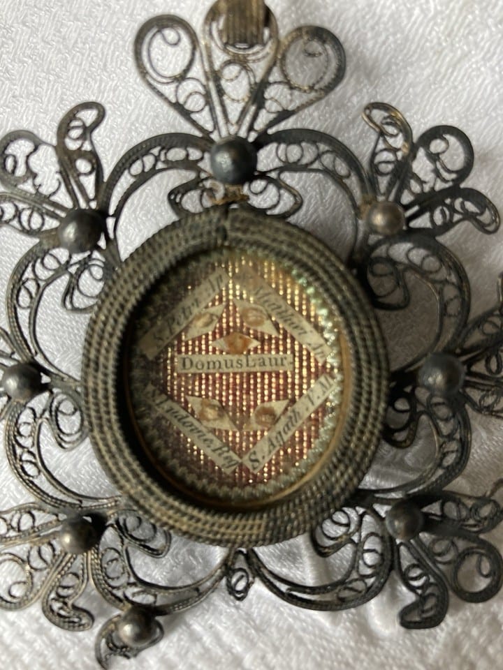 Grand reliquaire en filigrane d’argent, 5 reliques, XVIIIème, début XIXème
