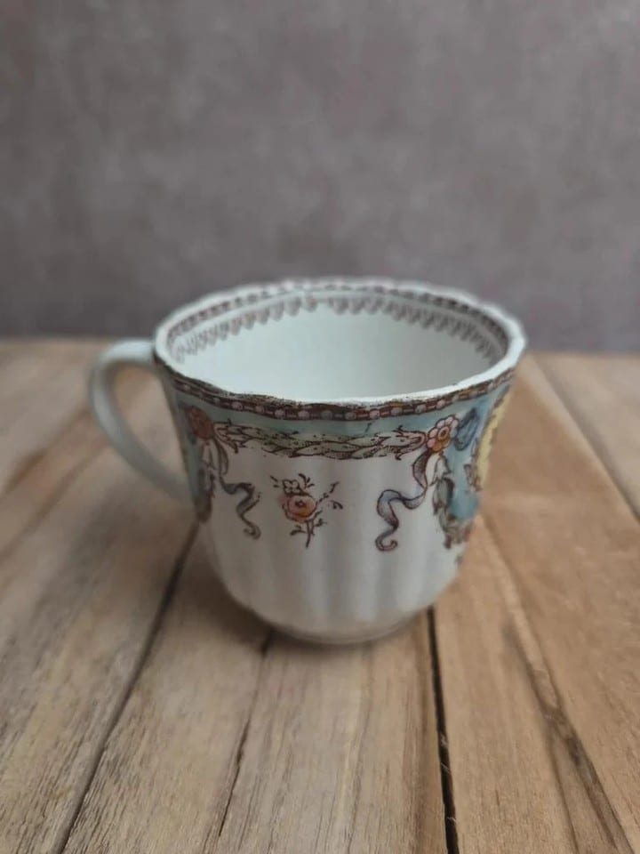 Tasse et soucoupe ancienne Gien – décor polychrome style Louis Xvi – Xixe — photo 7