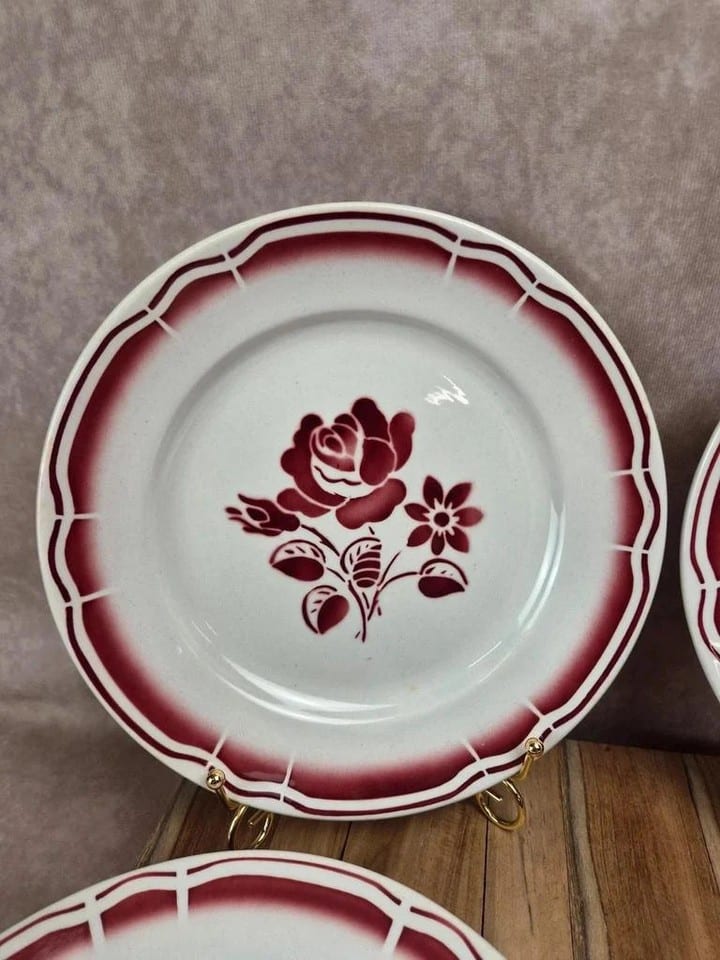 Lot de 6 assiettes plates anciennes Badonviller Fb – roses bordeaux — photo 3