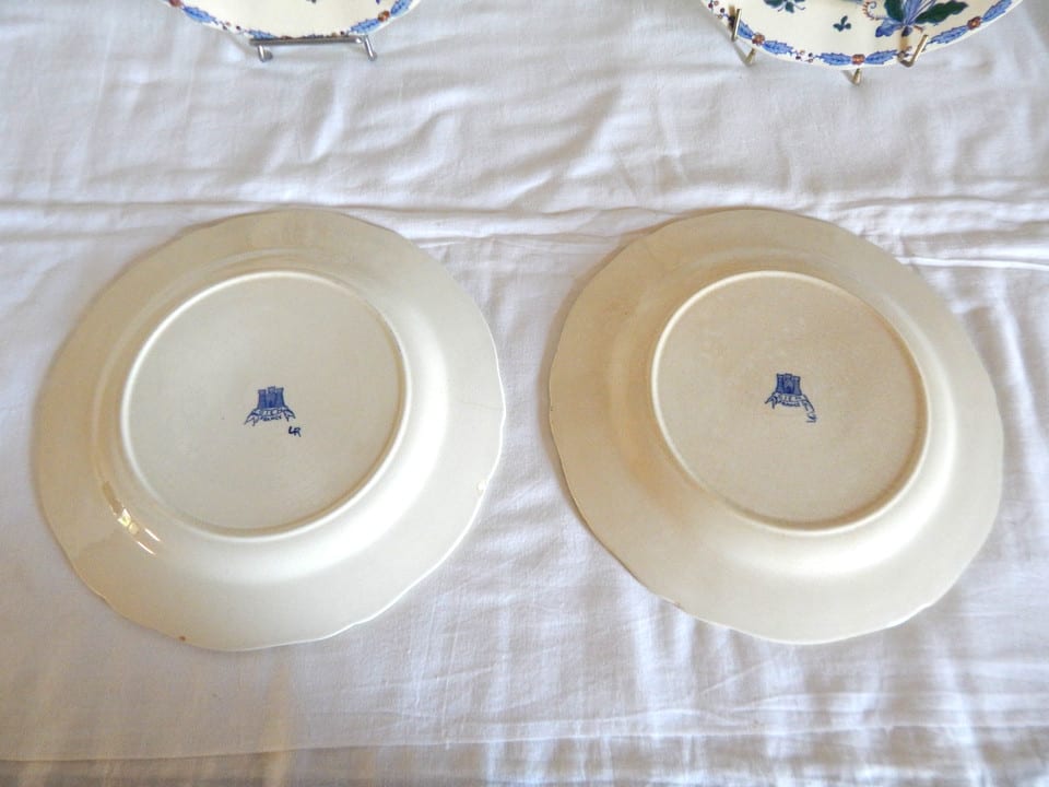 4 ANCIENNES ASSIETTES en Faïence de GIEN à Décor COQ et PIVOINE Signées — photo 7