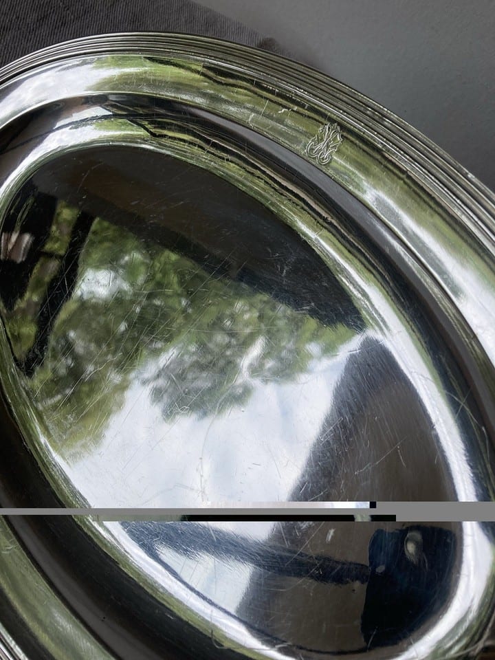 Grand plat de service en metal argenté avec monogramme — photo 5