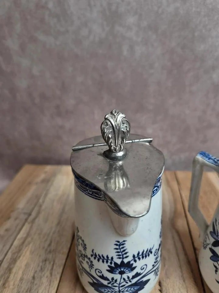 Paire de pots à lait anciens Boch Frères Keramis – modèle Saxe — photo 3