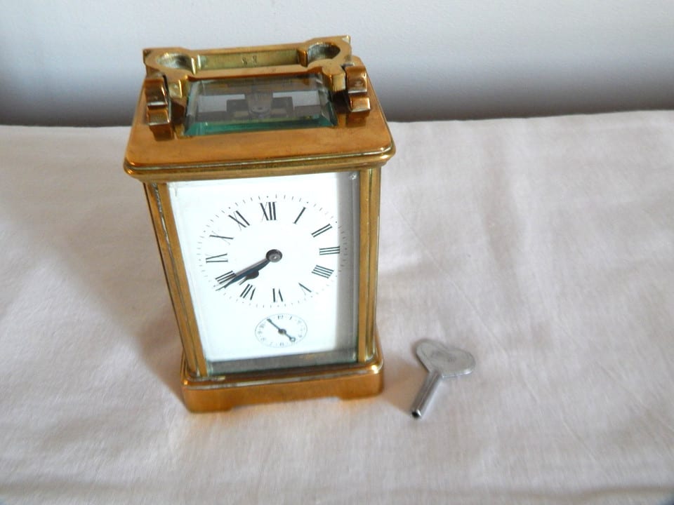 ANCIENNE PENDULE Réveil D'OFFICIER en LAITON