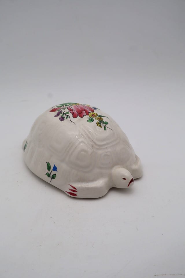 Tortue en céramique Lunéville France – décor floral