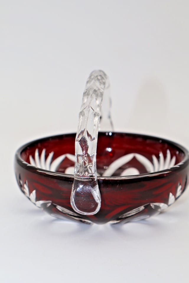 Vide-poche panier en cristal de Bohême rouge taillé – Vintage vers 1960 — photo 5