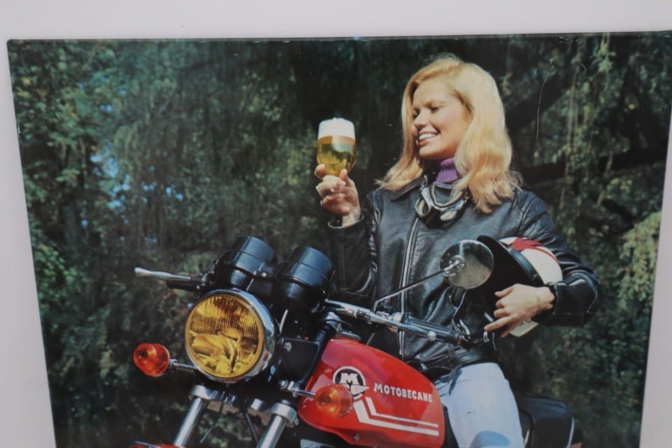 Plaque publicitaire bière Vézelise – Moto Motobécane 350 – Vintage — photo 2