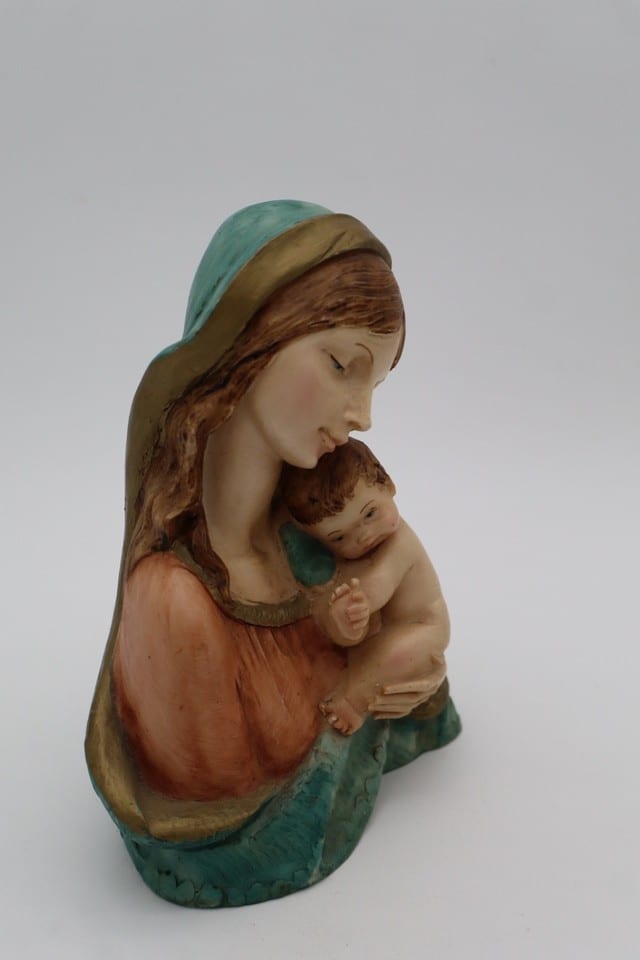 Statue Vierge à l’Enfant polychrome – signée / marquée — photo 8