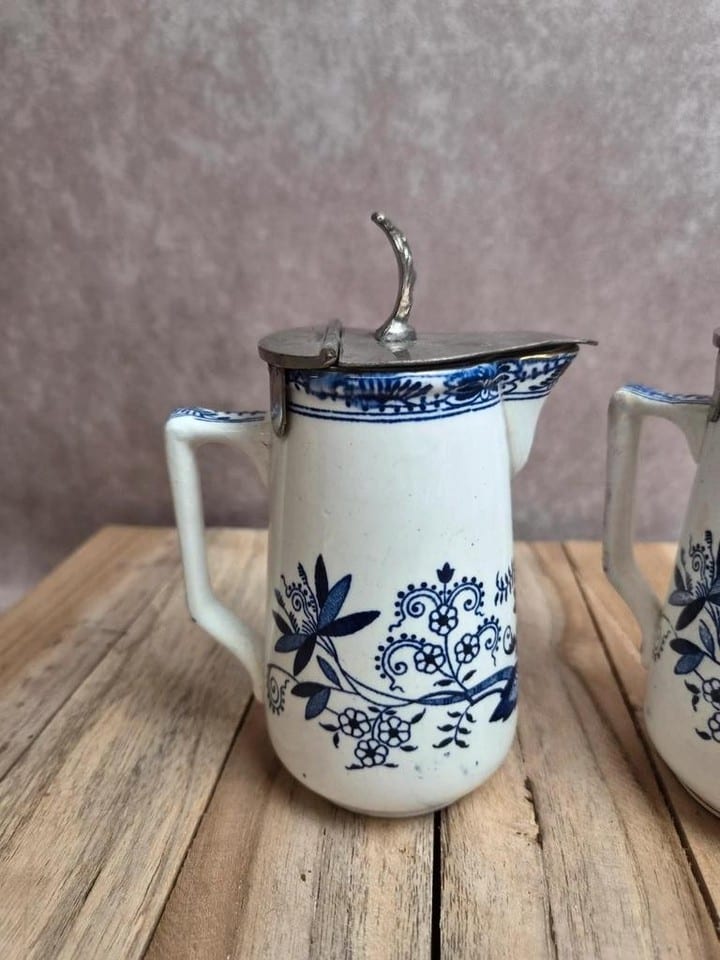 Paire de pots à lait anciens Boch Frères Keramis – modèle Saxe — photo 2