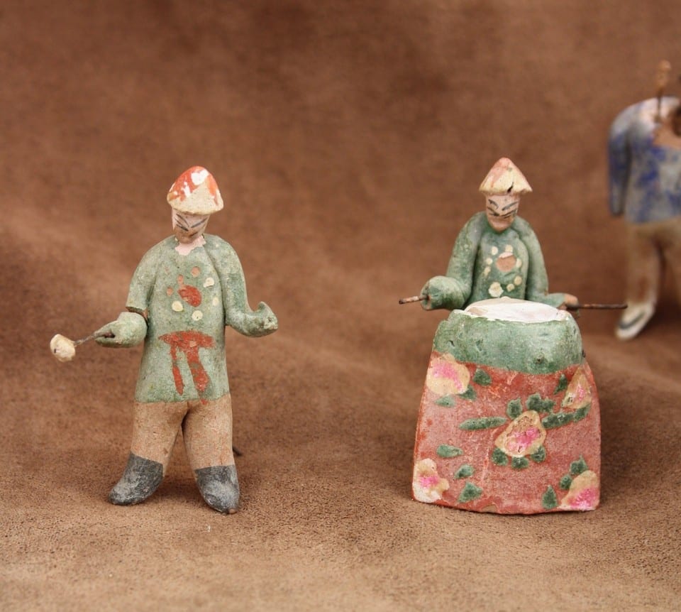 antique chinese Ming dynasty figure pottery chaise à porteurs fanfare — foto 8