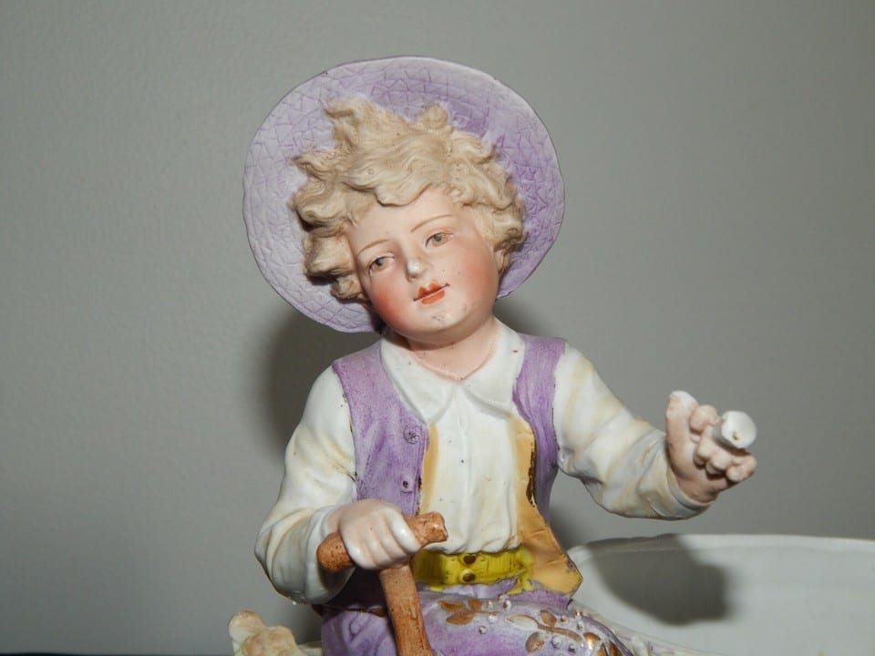 ANCIENNE SCULPTURE Jardinière , Vide Poche en BISCUIT " Jeune Homme " — photo 6