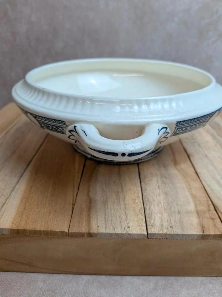 Soupière ancienne en terre de fer Salins – Modèle Saïda – Décor bleu — photo 5