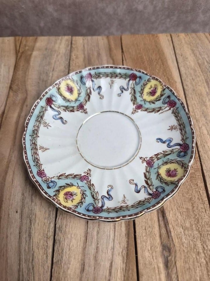 Tasse et soucoupe ancienne Gien – décor polychrome style Louis Xvi – Xixe — photo 3