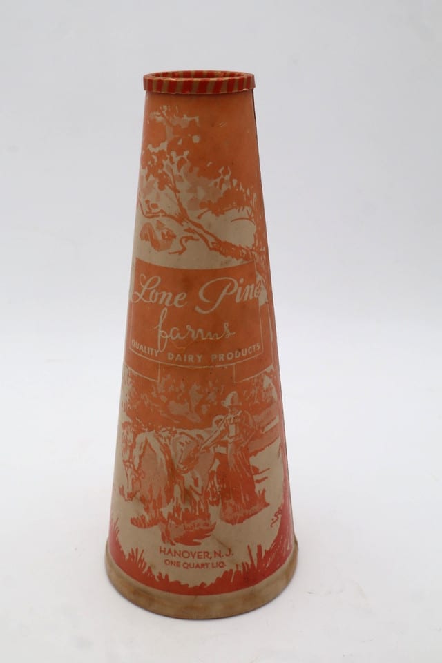Titre : Bouteille cône lait carton ancienne Lone Pine Farms - publicité US