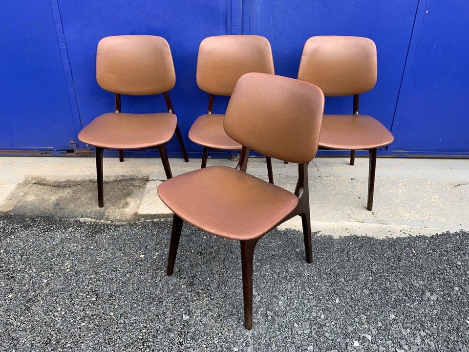 Ensemble de quatre chaises scandinaves