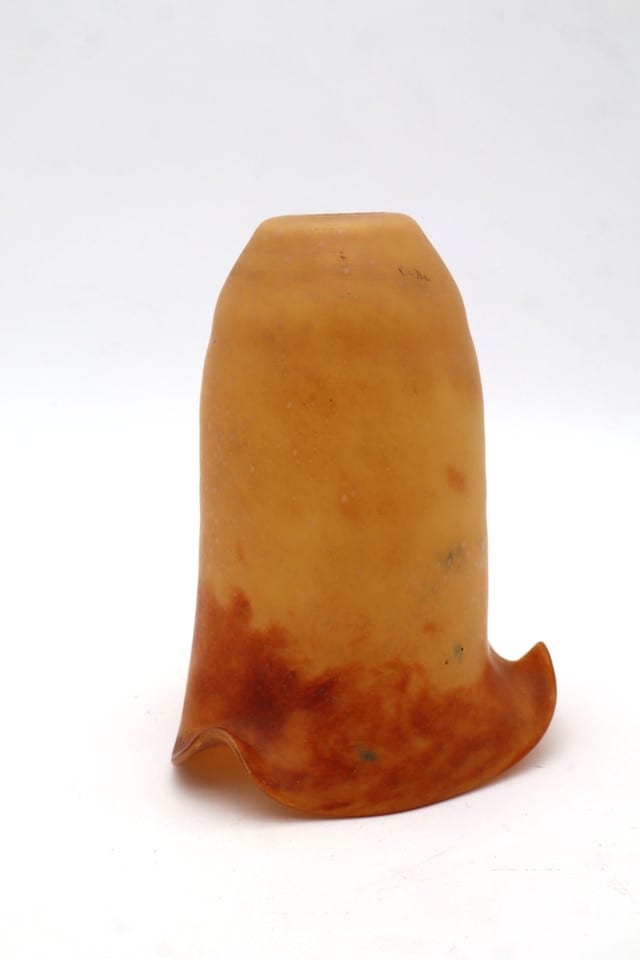 Ancienne tulipe de lampe en pâte de verre orange et brun – Bord ondulé — photo 6