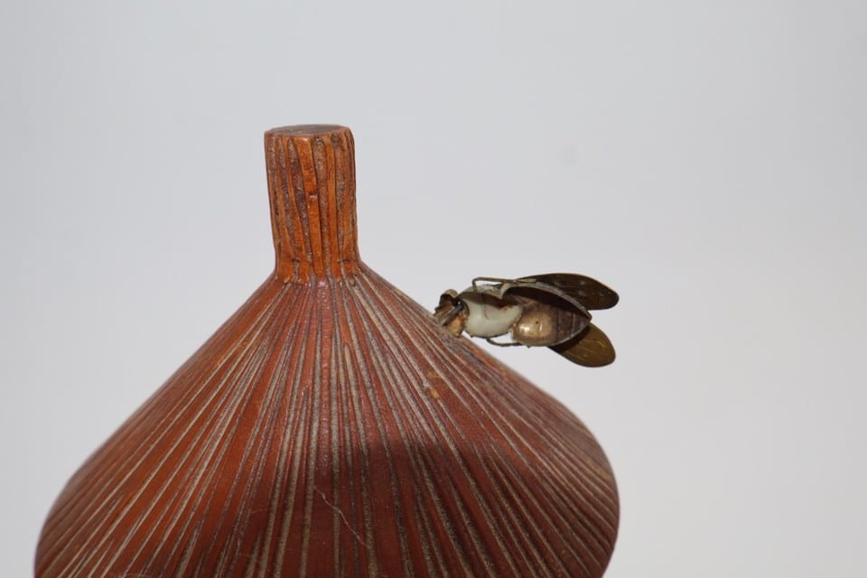 Boîte en bois tourné forme ruche - mouche métal - artisanat vintage — photo 7