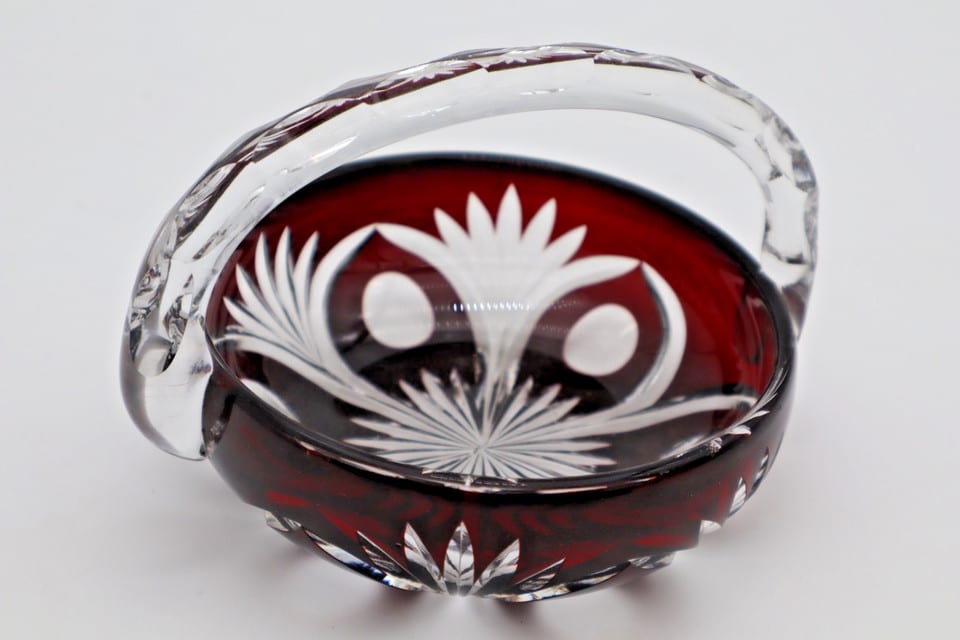 Vide-poche panier en cristal de Bohême rouge taillé – Vintage vers 1960 — photo 2