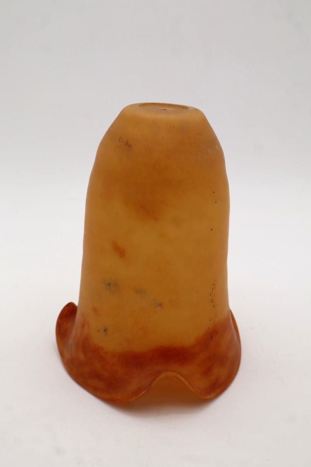 Ancienne tulipe de lampe en pâte de verre orange et brun – Bord ondulé — photo 2