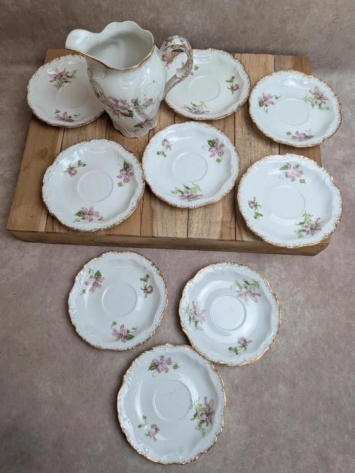 Service à thé ou café ancien en porcelaine fleurie – 19 pièces dorées — photo 4