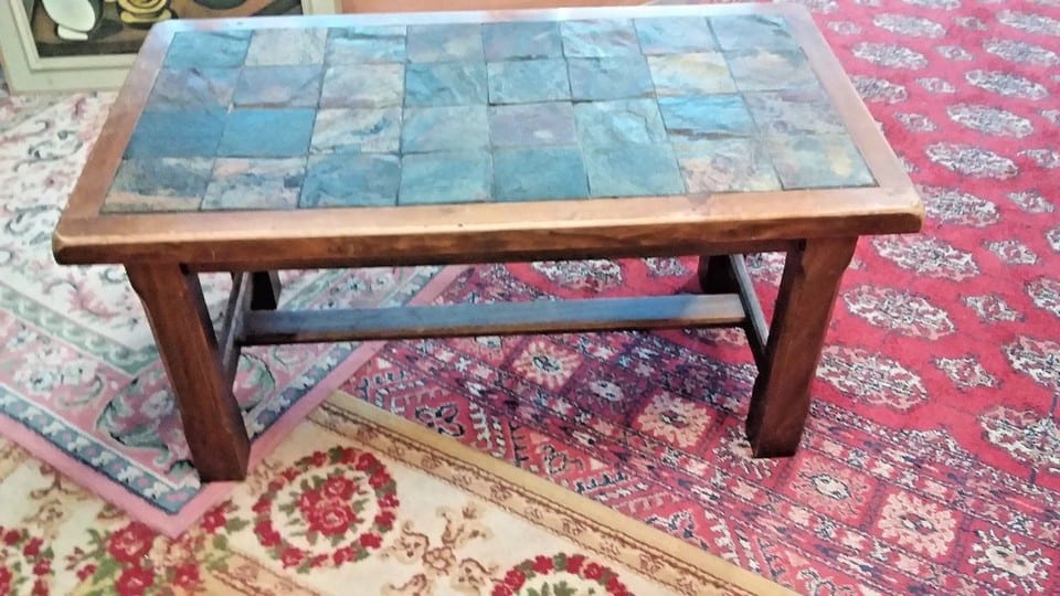 Table basse année 60 en hêtre et ardoise haut 45 larg 89 prof 49 cm — photo 5