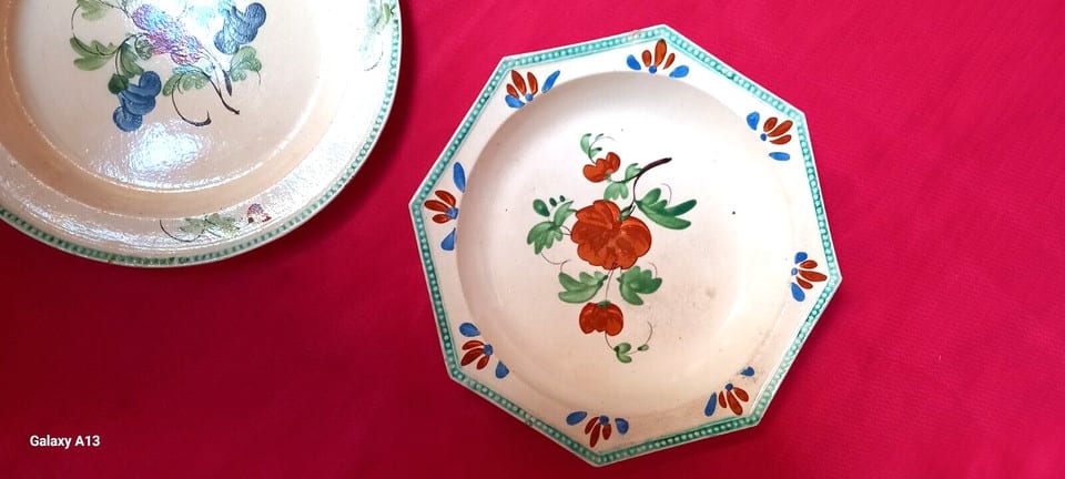 3 ASSIETTES FAIENCE FINE  AUMALE BORDS PERLES XIX Ième — photo 3