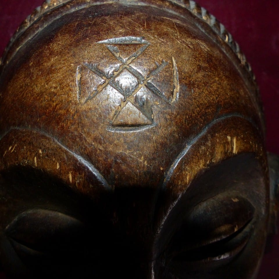 Masque africain kongo début XXème haut 22 larg 15.2 cm — photo 7