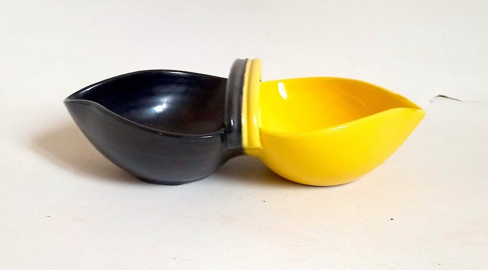 DOUBLE RAMEQUINS CÉRAMIQUE NOIRE JAUNE ANNÉES 50 VALLAURIS — photo 2