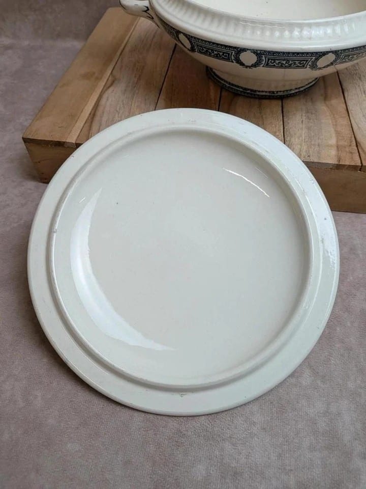 Soupière ancienne en terre de fer Salins – Modèle Saïda – Décor bleu — photo 4