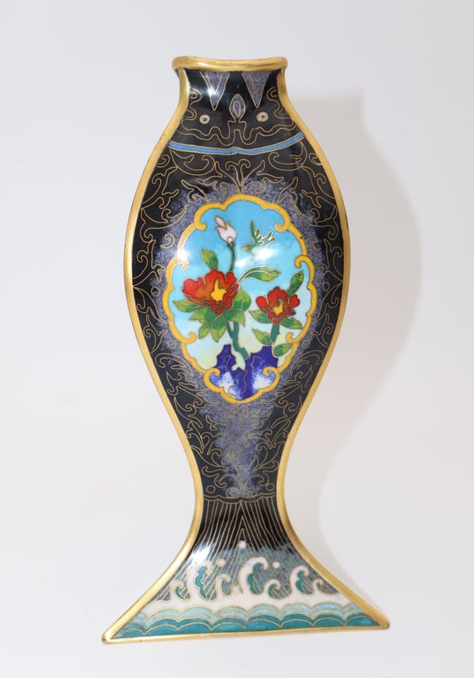 Vase asiatique en émaux cloisonnés – décor floral et oiseaux – fond noir — photo 5