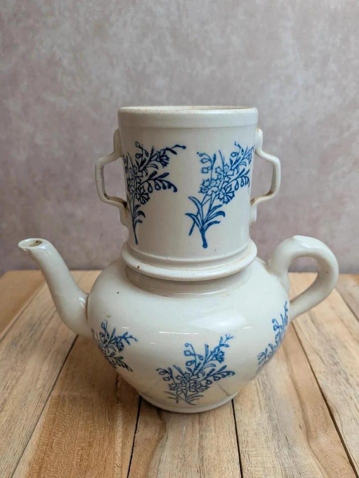 Cafetière ancienne à filtre en céramique – Saint-uze – Décor floral bleu