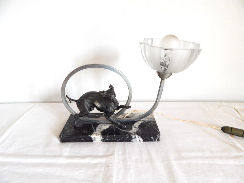 ANCIENNE Lampe Veilleuse Art Déco CHIEN en Régule sur Socle en Marbre