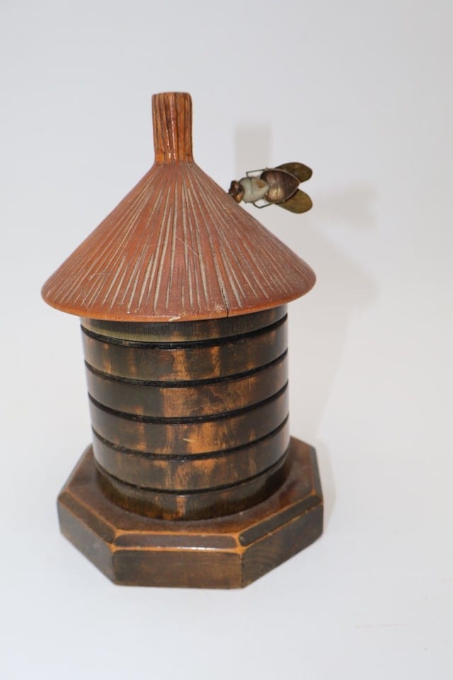 Boîte en bois tourné forme ruche - mouche métal - artisanat vintage — photo 4