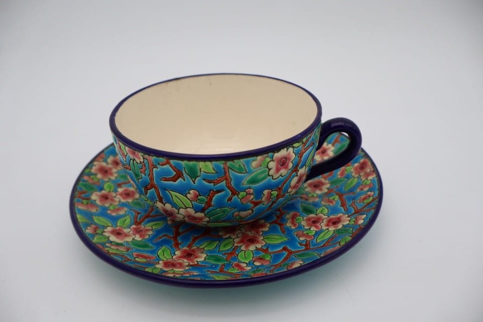 Tasse et sous-tasse Émaux de Longwy – Décor floral polychrome – France — photo 4