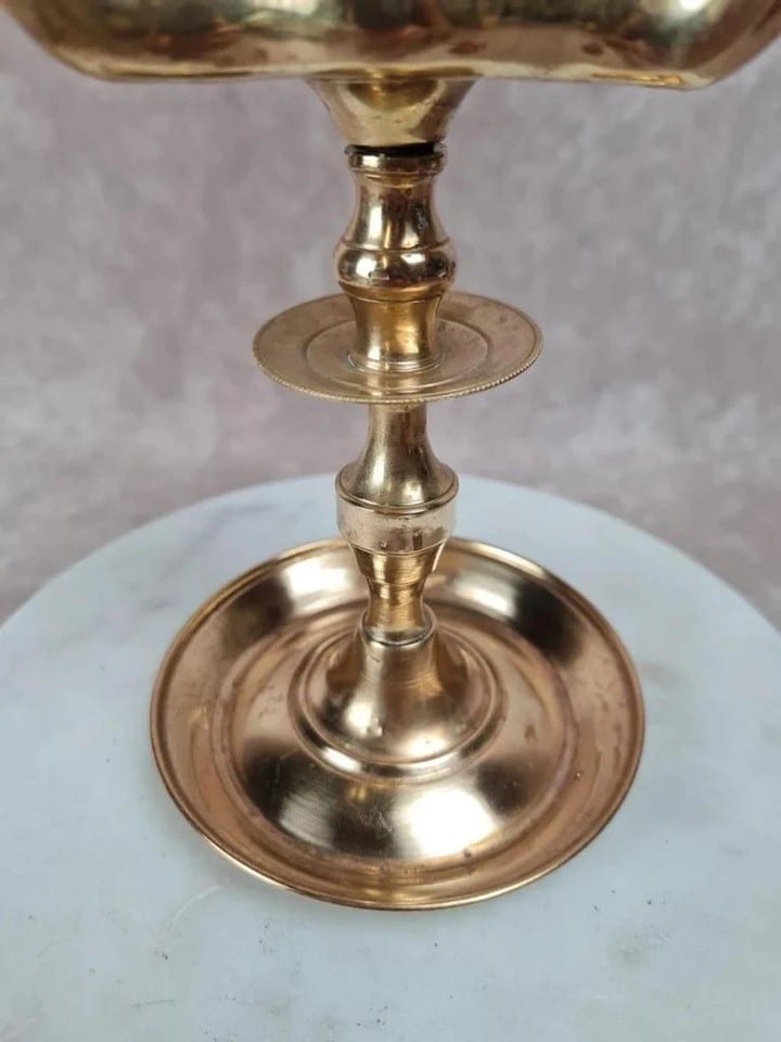 Ancien bougeoir / lampe à huile en laiton — foto 3