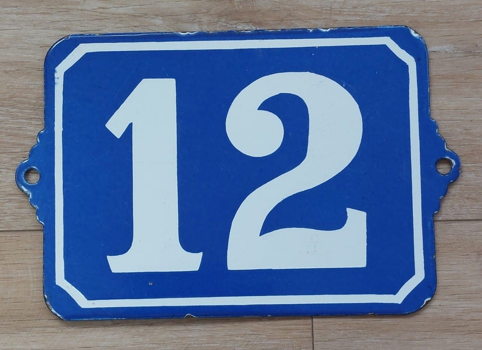 Ancienne PLAQUE émaillée de maison numéro 12