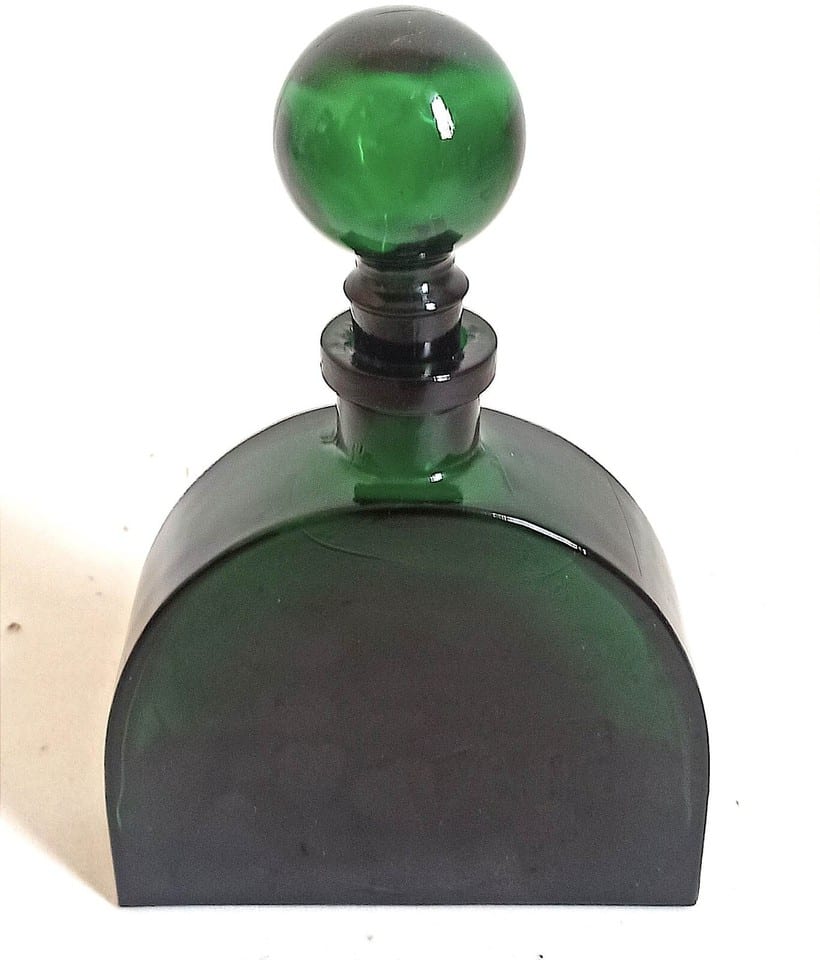 Grand flacon verre moulé vert Années 70 Hauteur 28,5 cm — photo 7