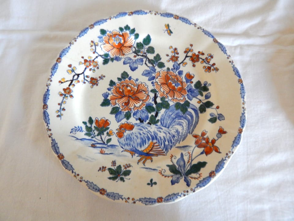 4 ANCIENNES ASSIETTES en Faïence de GIEN à Décor COQ et PIVOINE Signées — photo 2